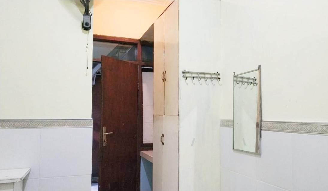 D'Kost Ketintang Hotel Surabaya Exterior photo
